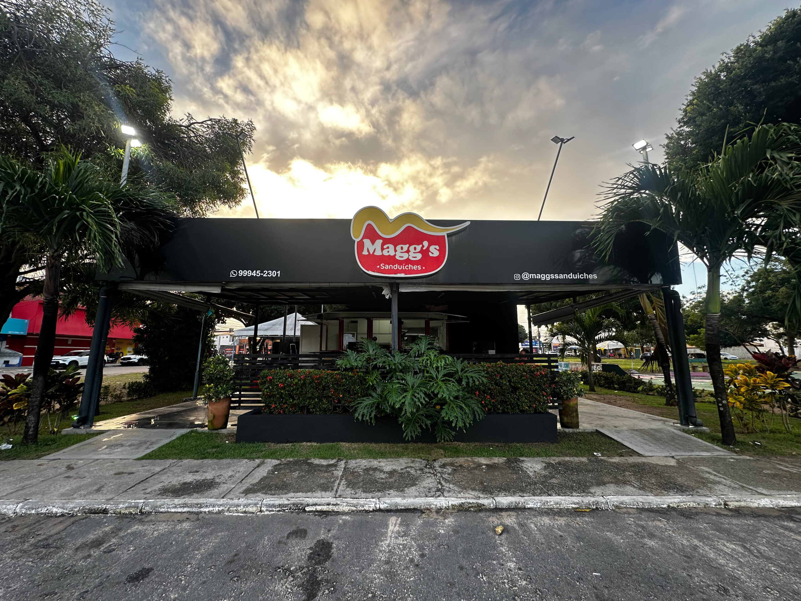 Fachada Magg's Aruana